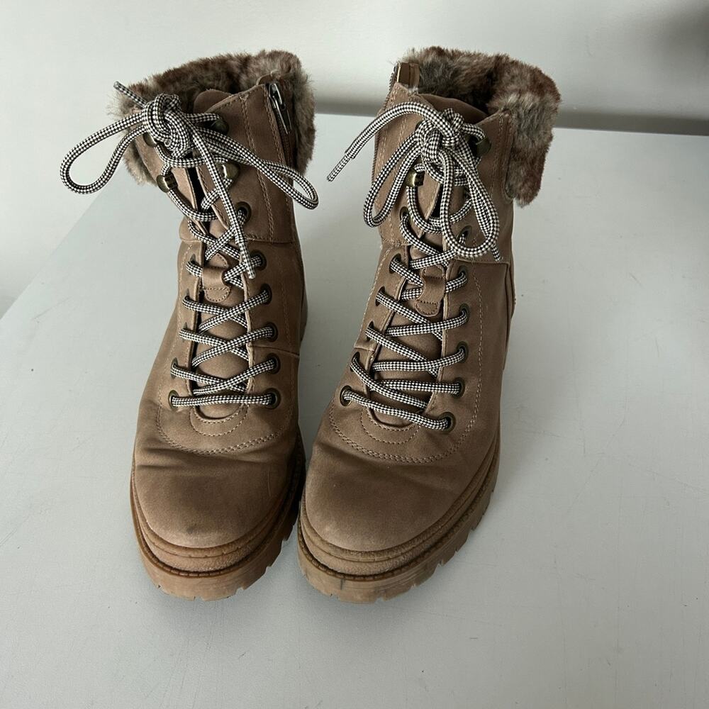 Women Fashion Boot Light Tan with Fur Detail Boots size 10